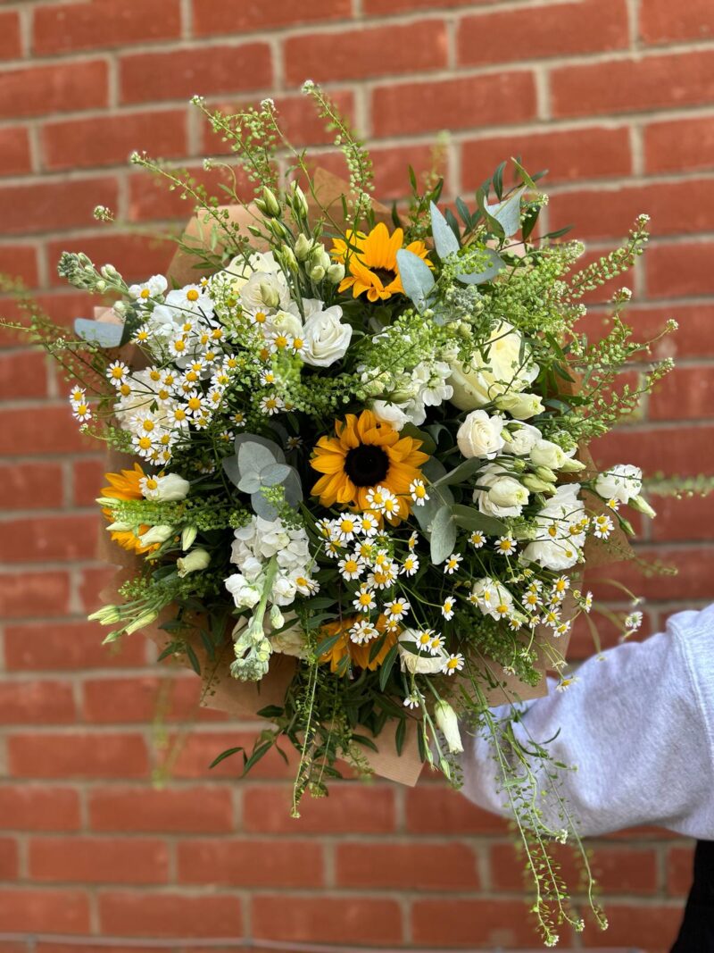 Enjoy for yourself or send as a present, this stunning Mellow Yellow Bouquet in a gift bag. Order online for next day delivery.