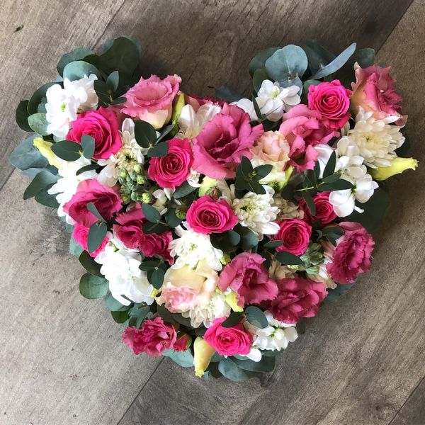 We provide a wide range of funeral tributes for your loved ones. Give us a call to discuss your requirements. Florist Bishops Stortford