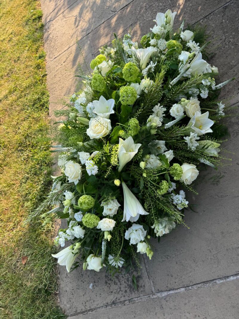 A Coffin Spray is a beautiful floral arrangement that adorns the top of the coffin. Order online with your personal choices. Bishops Stortford